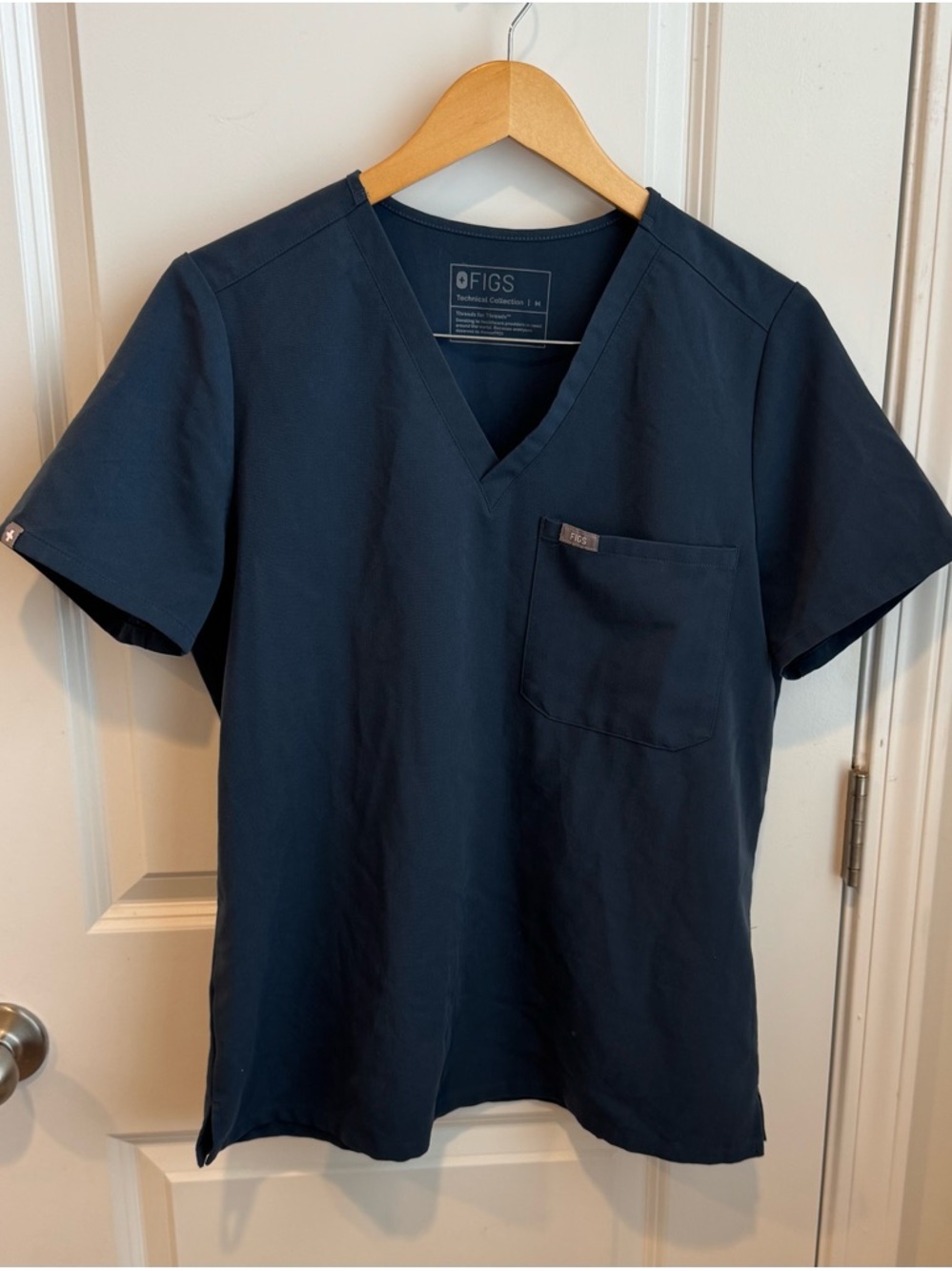 Figs Technical Collection Catarina One-Pocket Scrub Top Size Medium Navy Blue